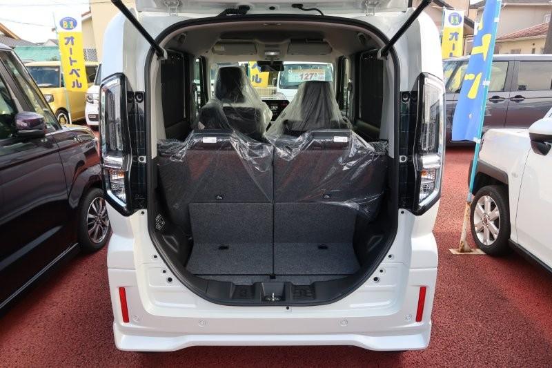 乗せる荷物に合わせてシートアレンジ可能　　　T.O