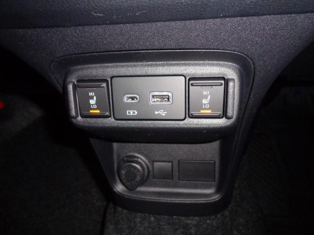 運転席＆助手席シートヒーター　充電用ＵＳＢ端子（ＴＹＰＥ－Ｃ）、通信用ＵＳＢ端子（ＴＹＰＥ－Ａ）