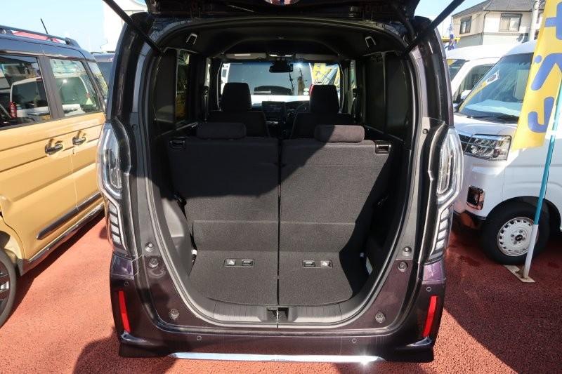 乗せる荷物に合わせてシートアレンジ可能　　　T.O