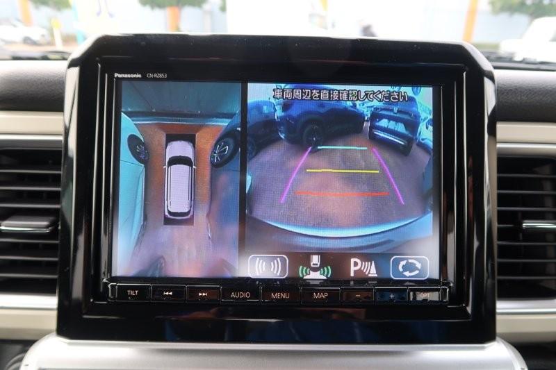 上から見たようなモニターで駐車をアシスト