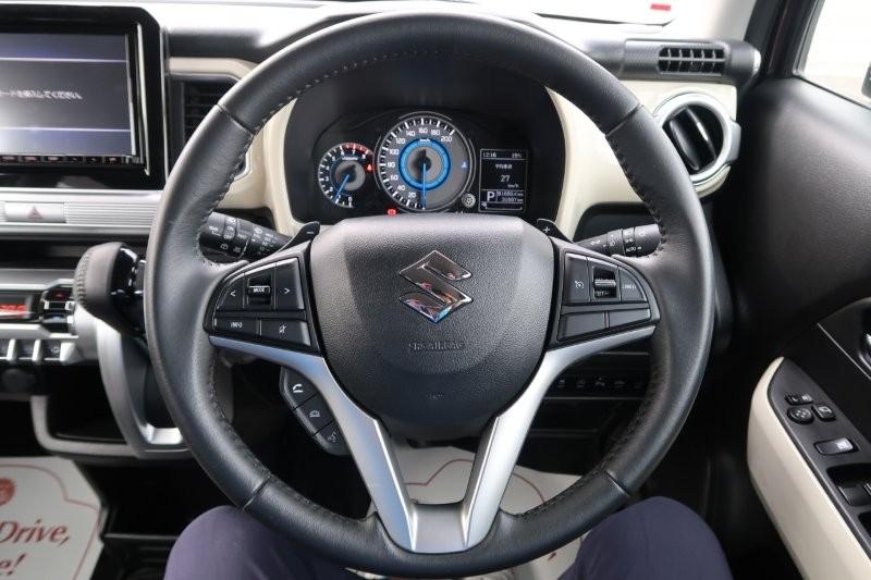 ハンドルのスイッチで簡単なオーディオ操作可能