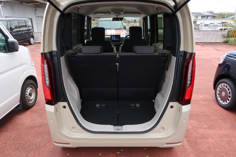 乗せる荷物に合わせてシートアレンジ可能　　　T.O