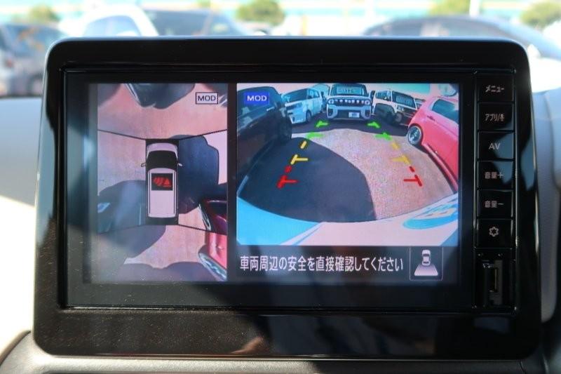 上から見たようなモニターで駐車をアシスト