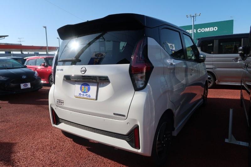 コーナーセンサーで障害物をお知らせ