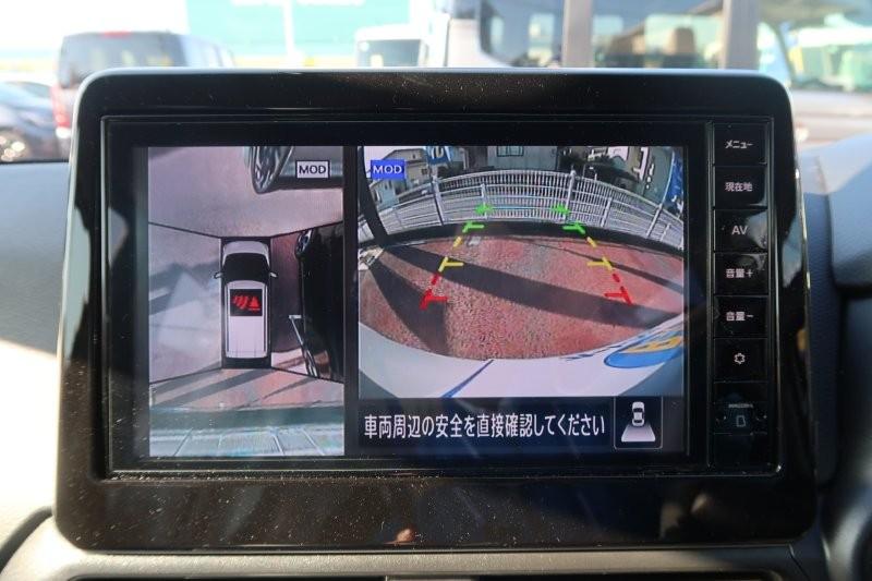 上から見たようなモニターで駐車をアシスト