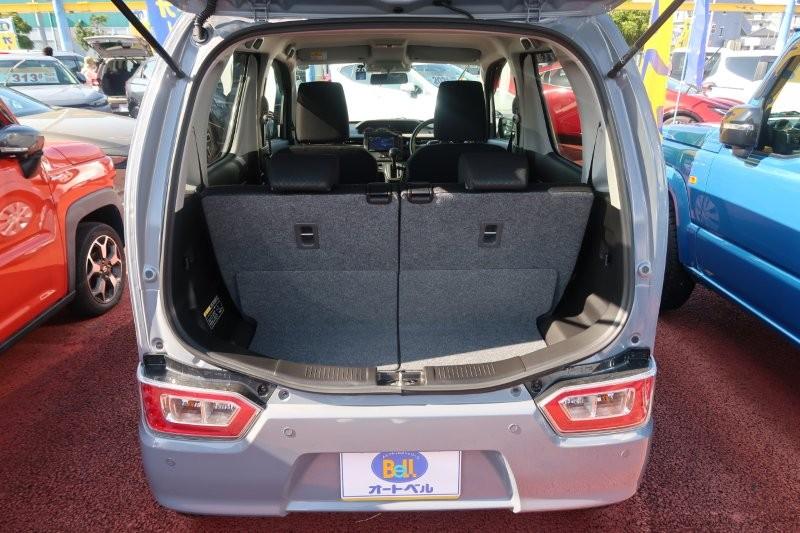 分割シートでリクライニングとスライド自在