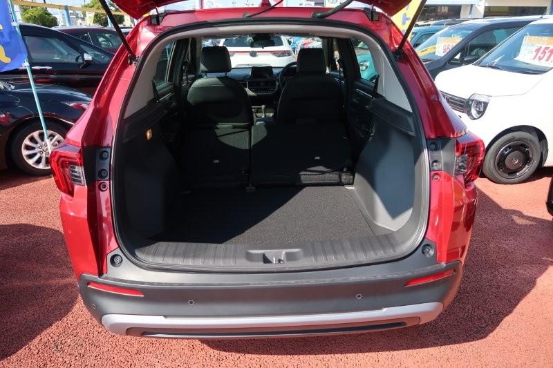 乗せる荷物に合わせてシートアレンジ可能　　　T.O