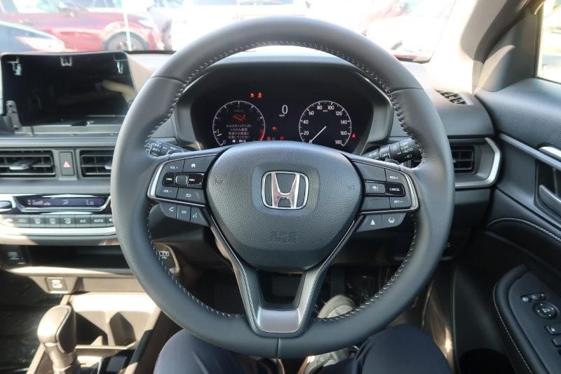 ハンドルのスイッチで簡単なオーディオ操作可能