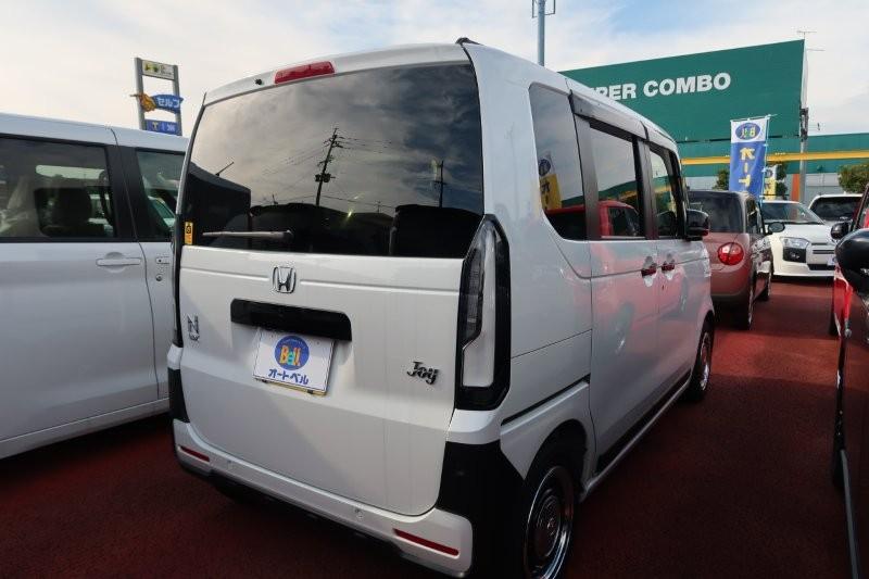 パーキングセンサーで障害物をお知らせ