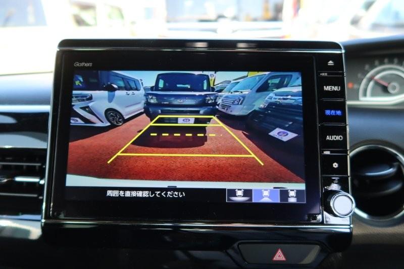 バックモニターで駐車をアシスト