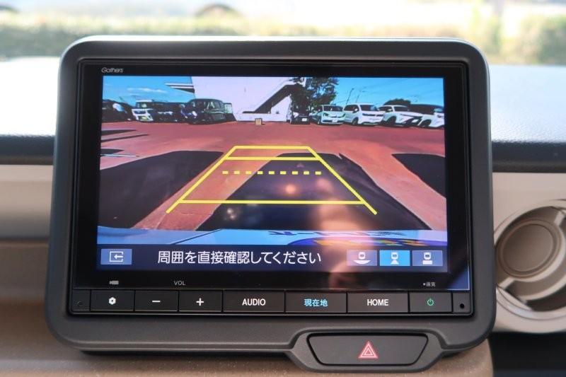 バックモニターで駐車をアシスト