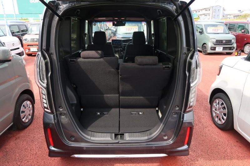 乗せる荷物に合わせてシートアレンジ可能　　　T.O