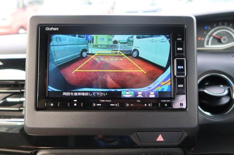 バックモニターで駐車をアシスト