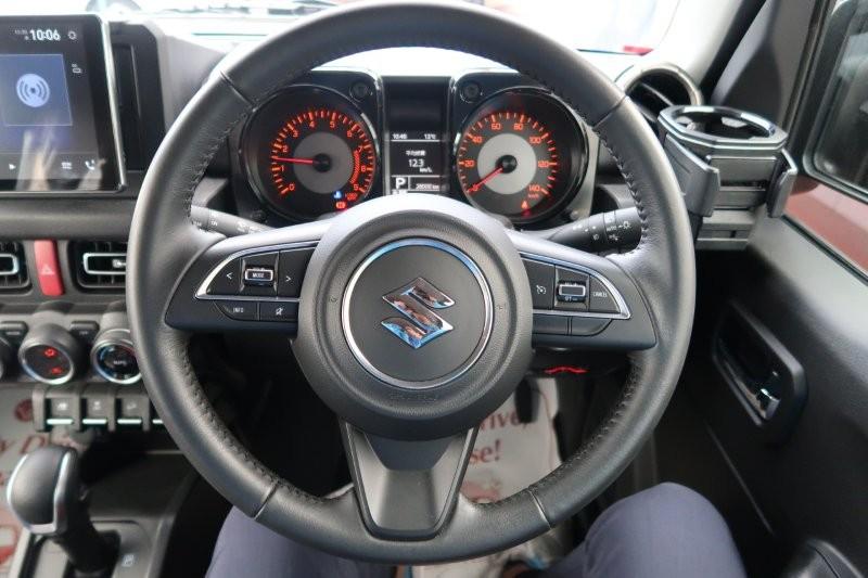 ハンドルのスイッチで簡単なオーディオ操作可能