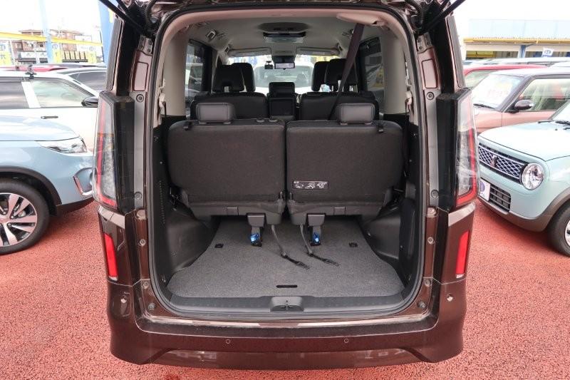 乗せる荷物に合わせてシートアレンジ可能　　　T.O