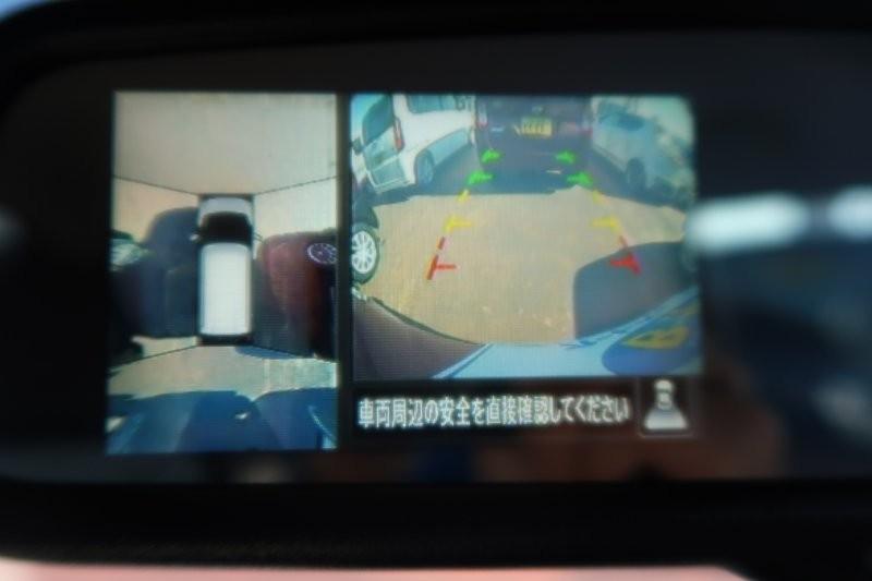 上から見たようなモニターで駐車をアシスト