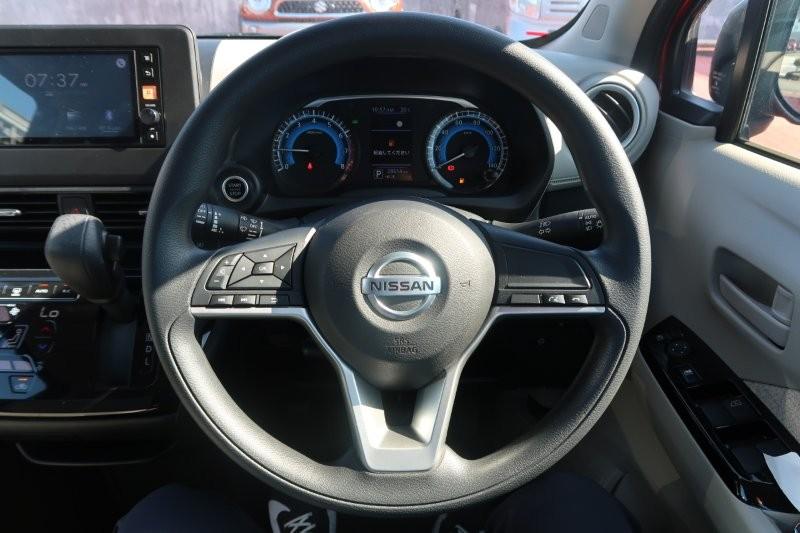 ハンドルのスイッチで簡単なオーディオ操作可能