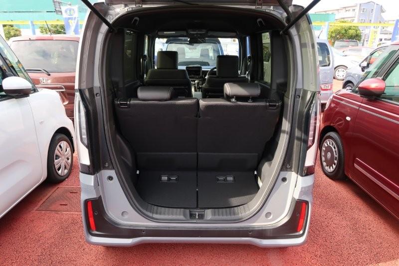 乗せる荷物に合わせてシートアレンジ可能　　　T.O