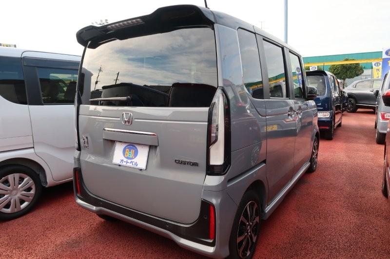 パーキングセンサーで障害物をお知らせ