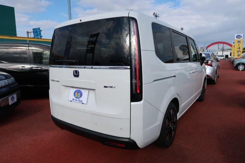 パーキングセンサーで障害物をお知らせ