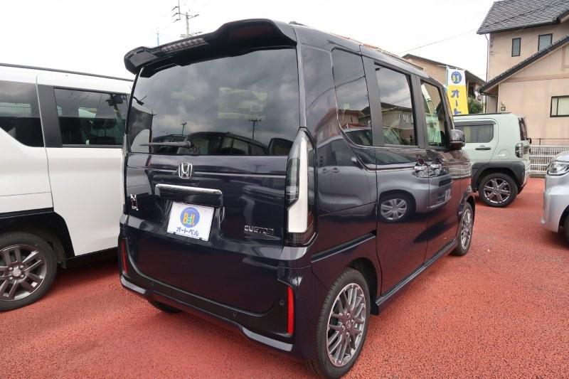 パーキングセンサーで障害物をお知らせ