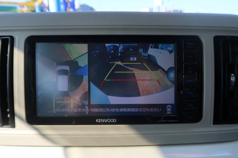 上から見たようなモニターで駐車をアシスト