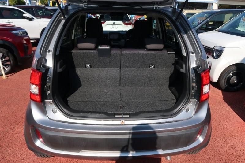 荷物もたくさん積めるラゲッジスペース　　　T.O