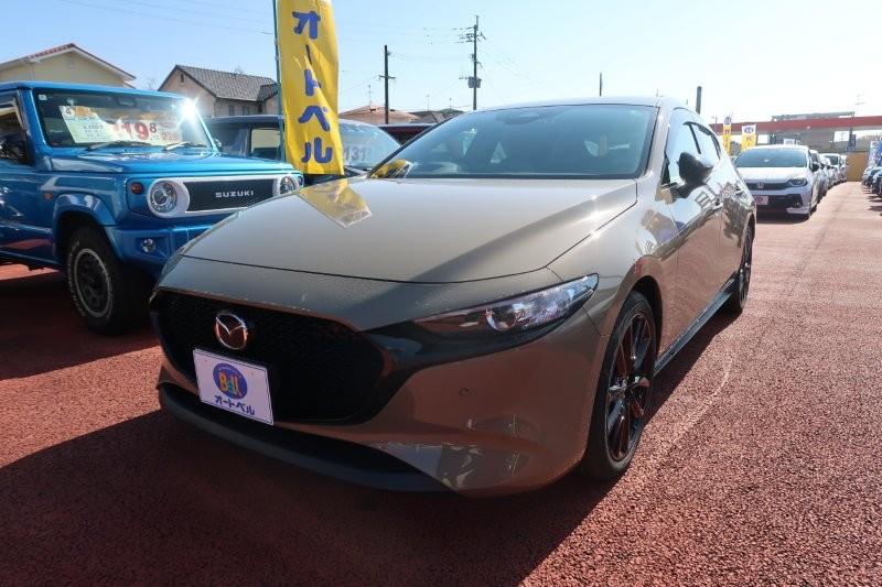 オートベルの中古車マツダ ＭＡＺＤＡ３ﾌｧｽﾄﾊﾞｯｸ１５００ 15S ﾌﾞﾗｯｸﾄｰﾝｴﾃﾞｨｼｮﾝ(ﾅﾋﾞ)