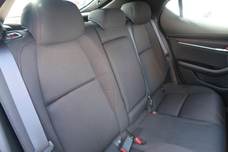 後席もゆったり乗れる室内空間