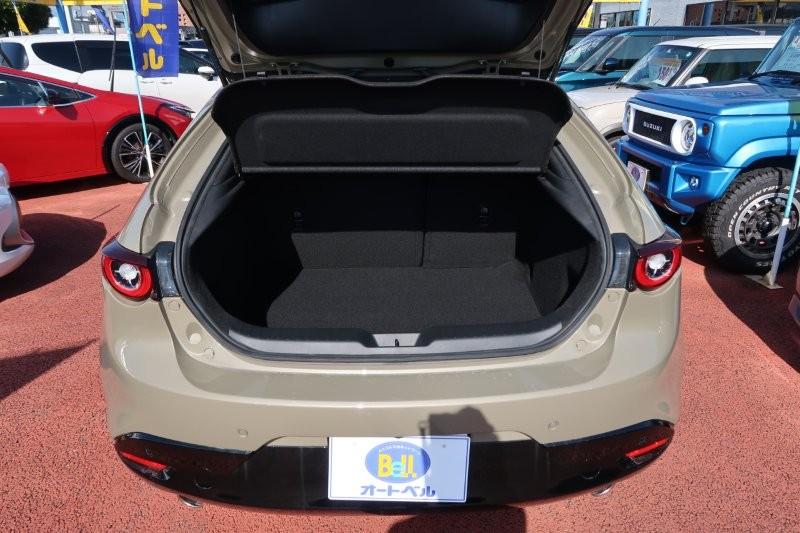 荷物もたくさん積めるラゲッジスペース　　　T.O