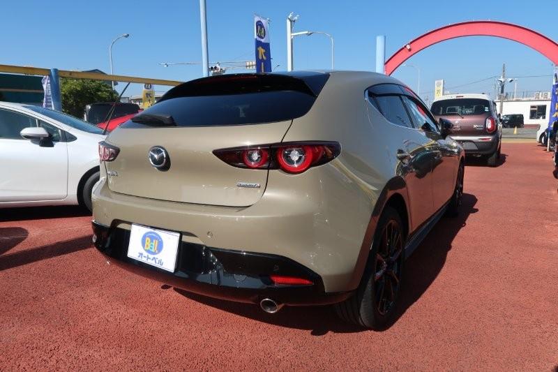 パーキングセンサーで障害物をお知らせ