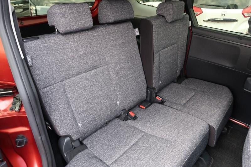 後席もゆったり乗れる室内空間