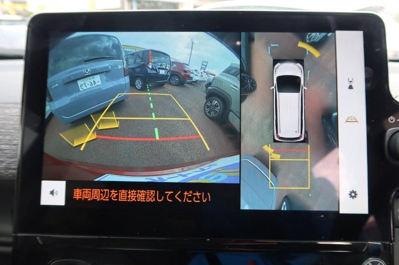 上から見たようなモニターで駐車をアシスト