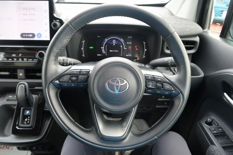 ハンドルのスイッチで簡単なオーディオ操作可能