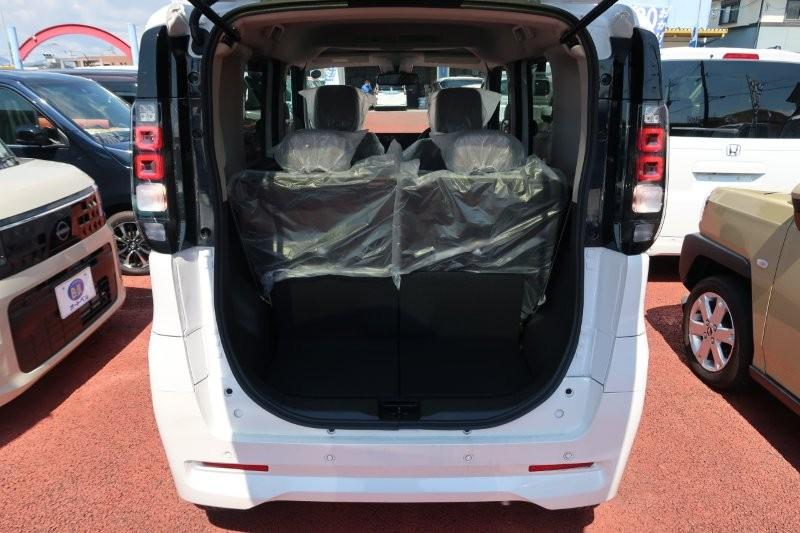 乗せる荷物に合わせてシートアレンジ可能　　　T.O