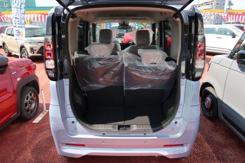 乗せる荷物に合わせてシートアレンジ可能　　　T.O