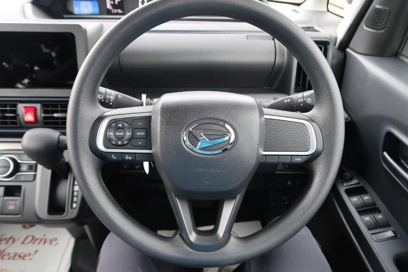 ハンドルのスイッチで簡単なオーディオ操作可能