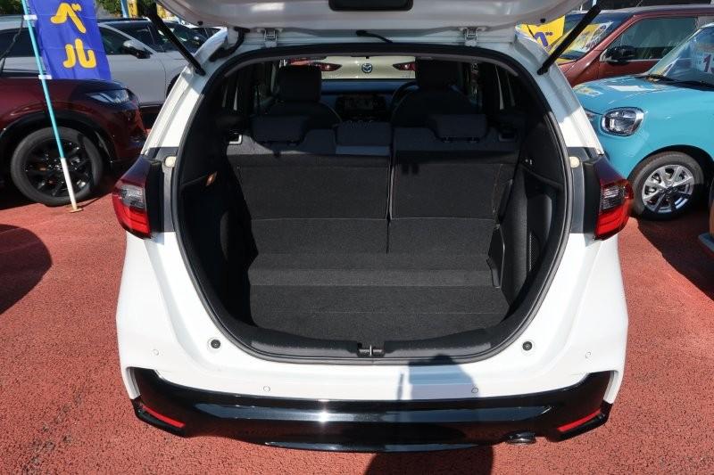 荷物もたくさん積めるラゲッジスペース　　　T.O