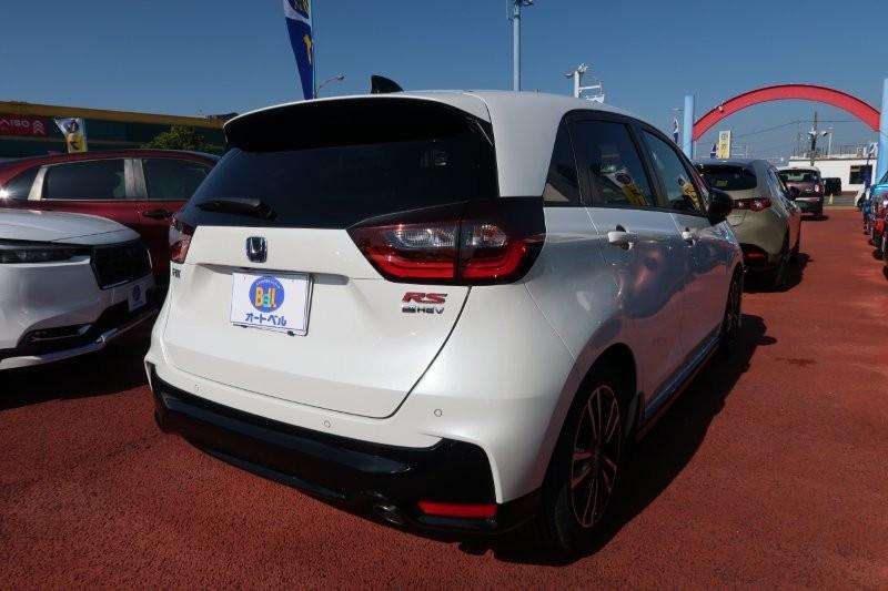 パーキングセンサーで障害物をお知らせ