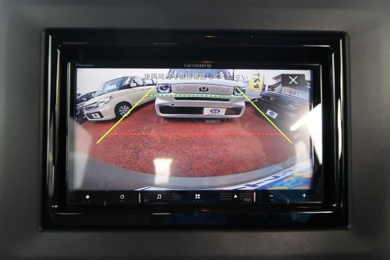 バックモニターで駐車をアシスト