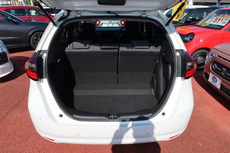 荷物もたくさん積めるラゲッジスペース　　　T.O