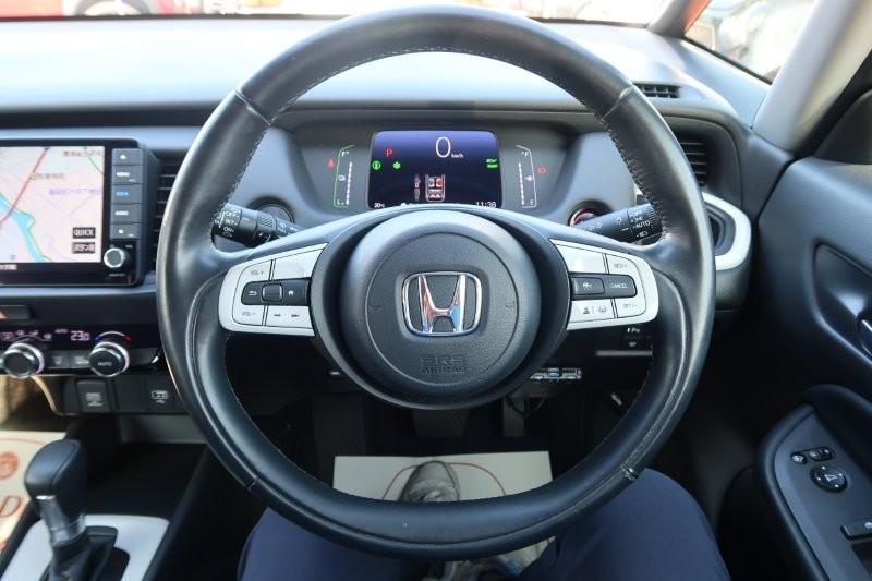 ハンドルのスイッチで簡単なオーディオ操作可能