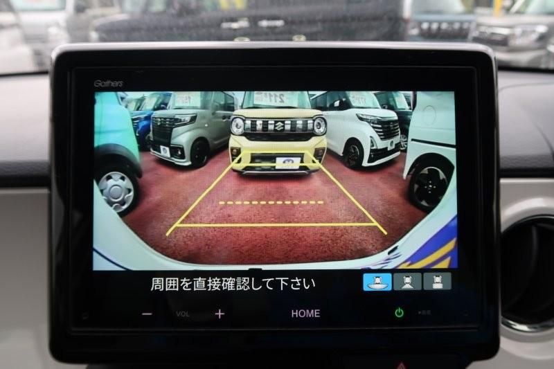 バックモニターで駐車をアシスト