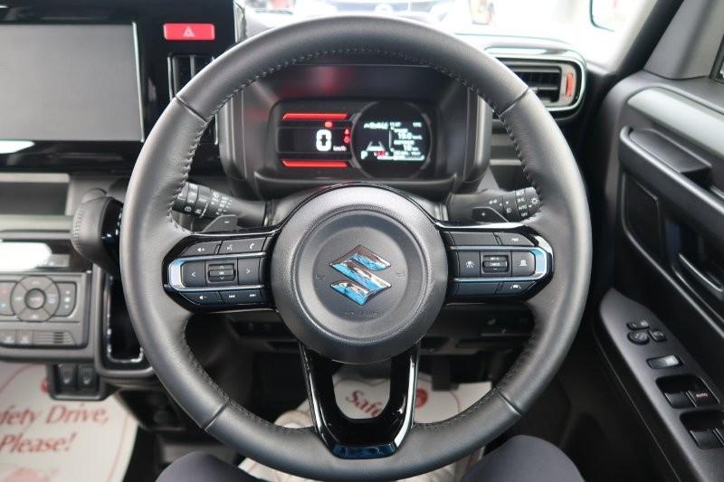 ハンドルのスイッチで簡単なオーディオ操作可能