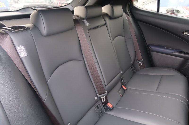 後席もゆったり乗れる室内空間