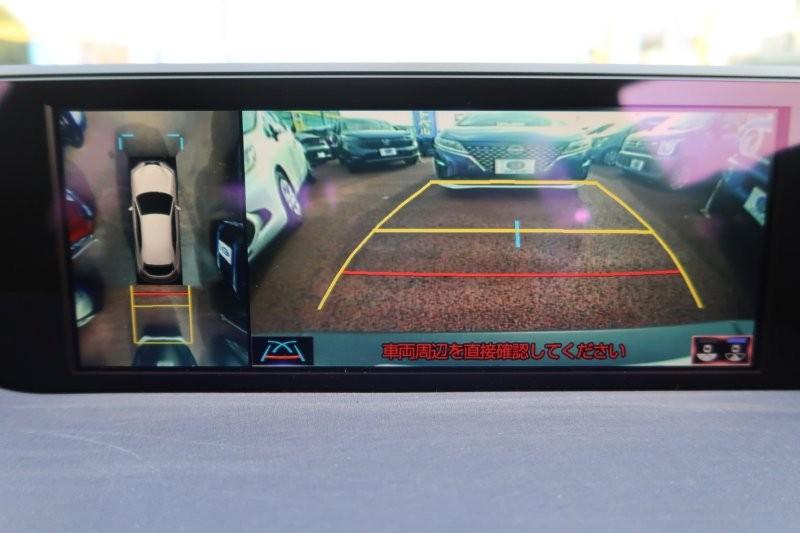 上から見たようなモニターで駐車をアシスト