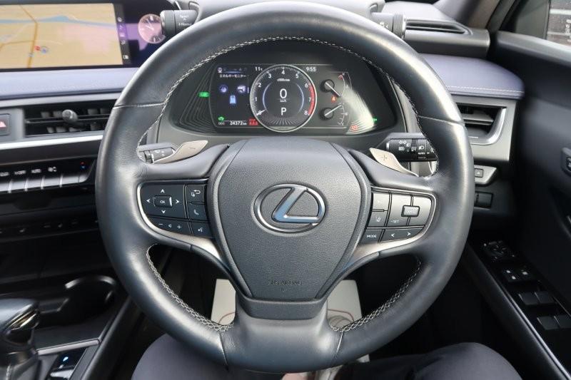 ハンドルのスイッチで簡単なオーディオ操作可能