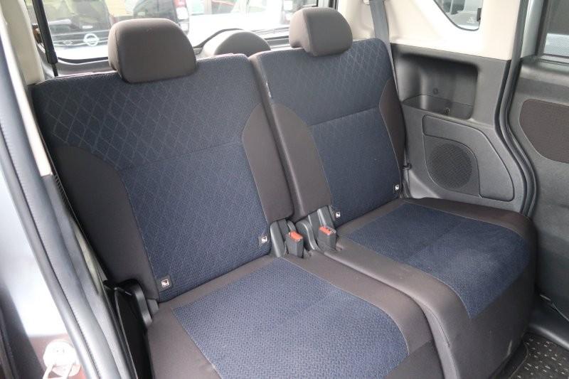 後席もゆったり乗れる室内空間