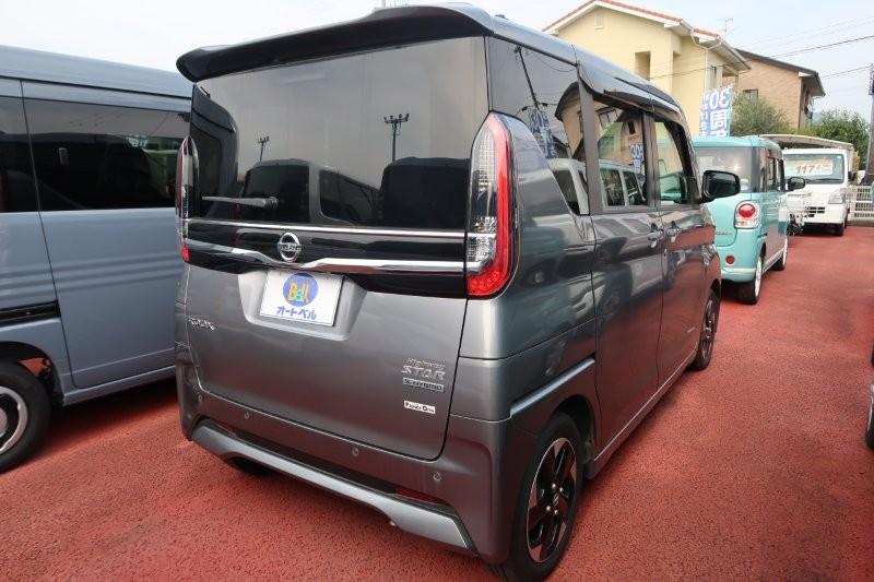 コーナーセンサーで障害物をお知らせ