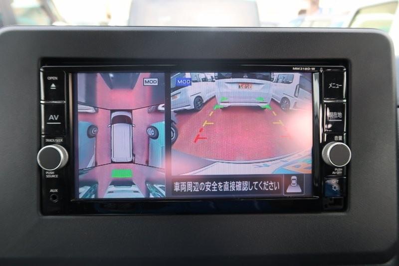 上から見たようなモニターで駐車をアシスト